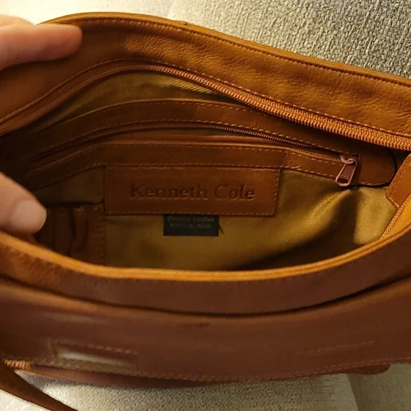 Kenneth Cole brown / Cognac Leather purse - Picture 4 of 5